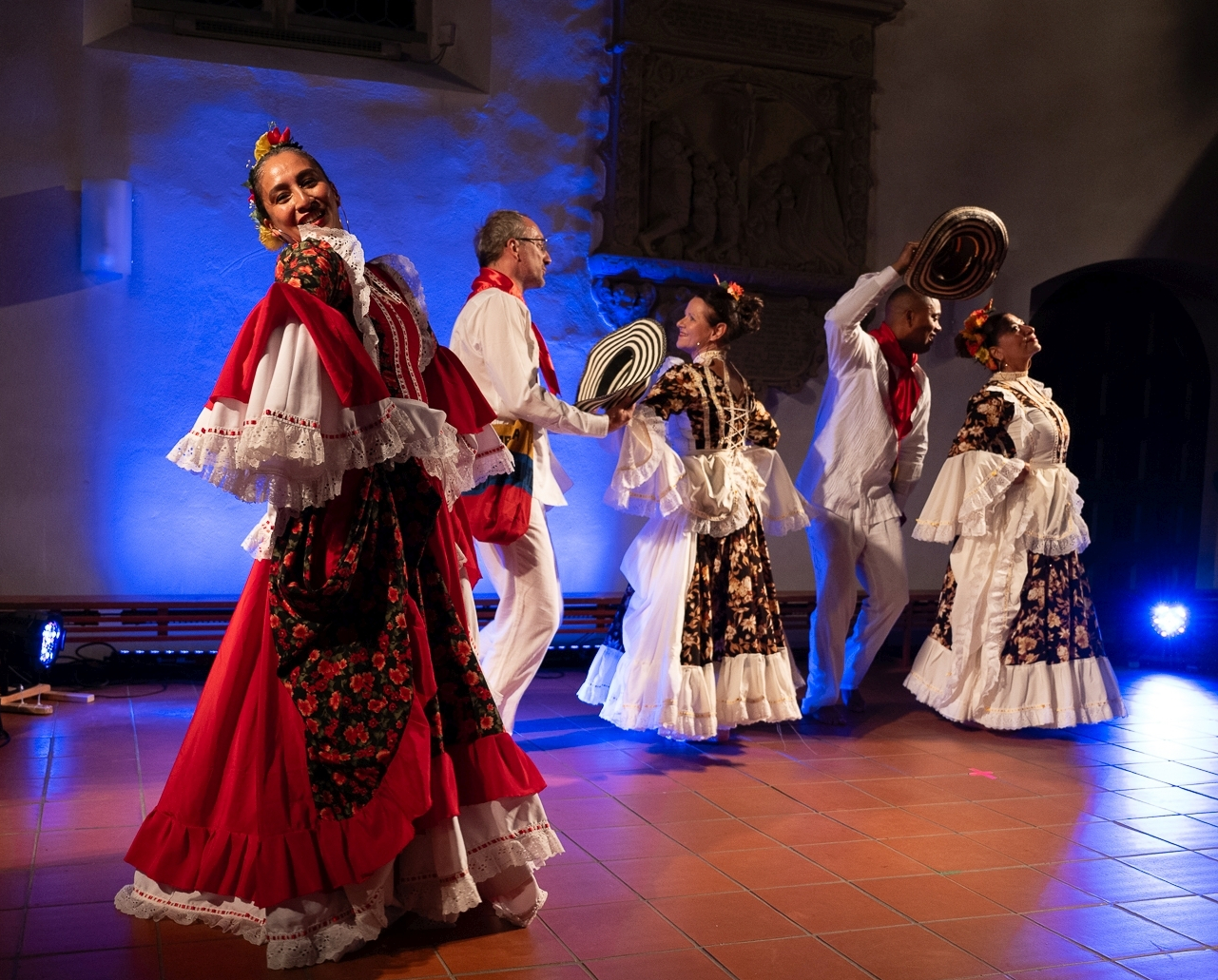 Lateinamerikanischer Abend mit der Musikgruppe „ARU“ und der Tanzgruppe „LEAL“